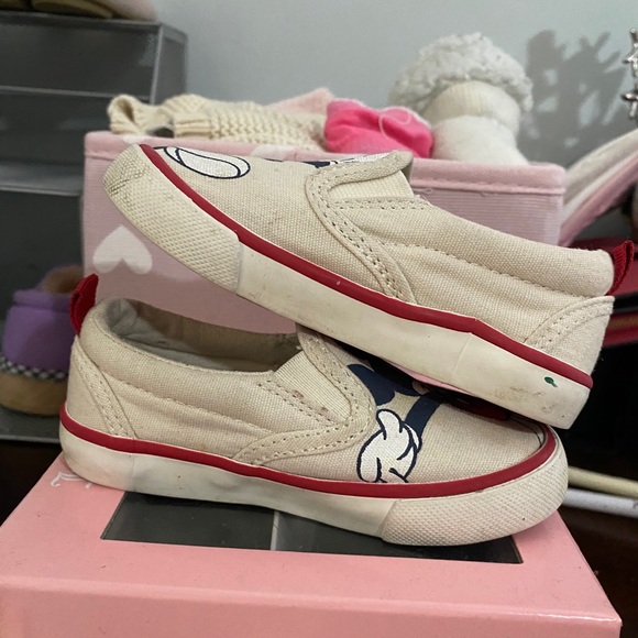 Bundle of 5 pair of baby shoes size 5 - Picture 10 of 14